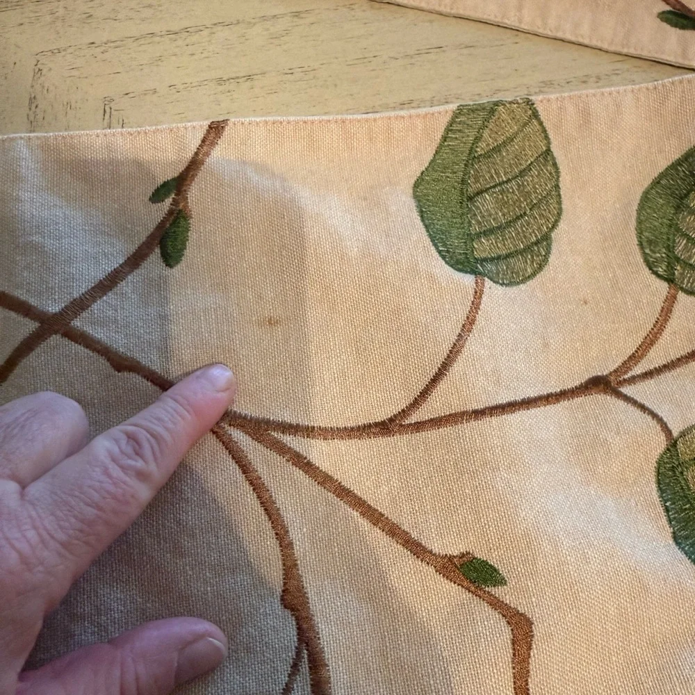 Crate&Barrel Cream and Green Leaf lot of 4 Placemats